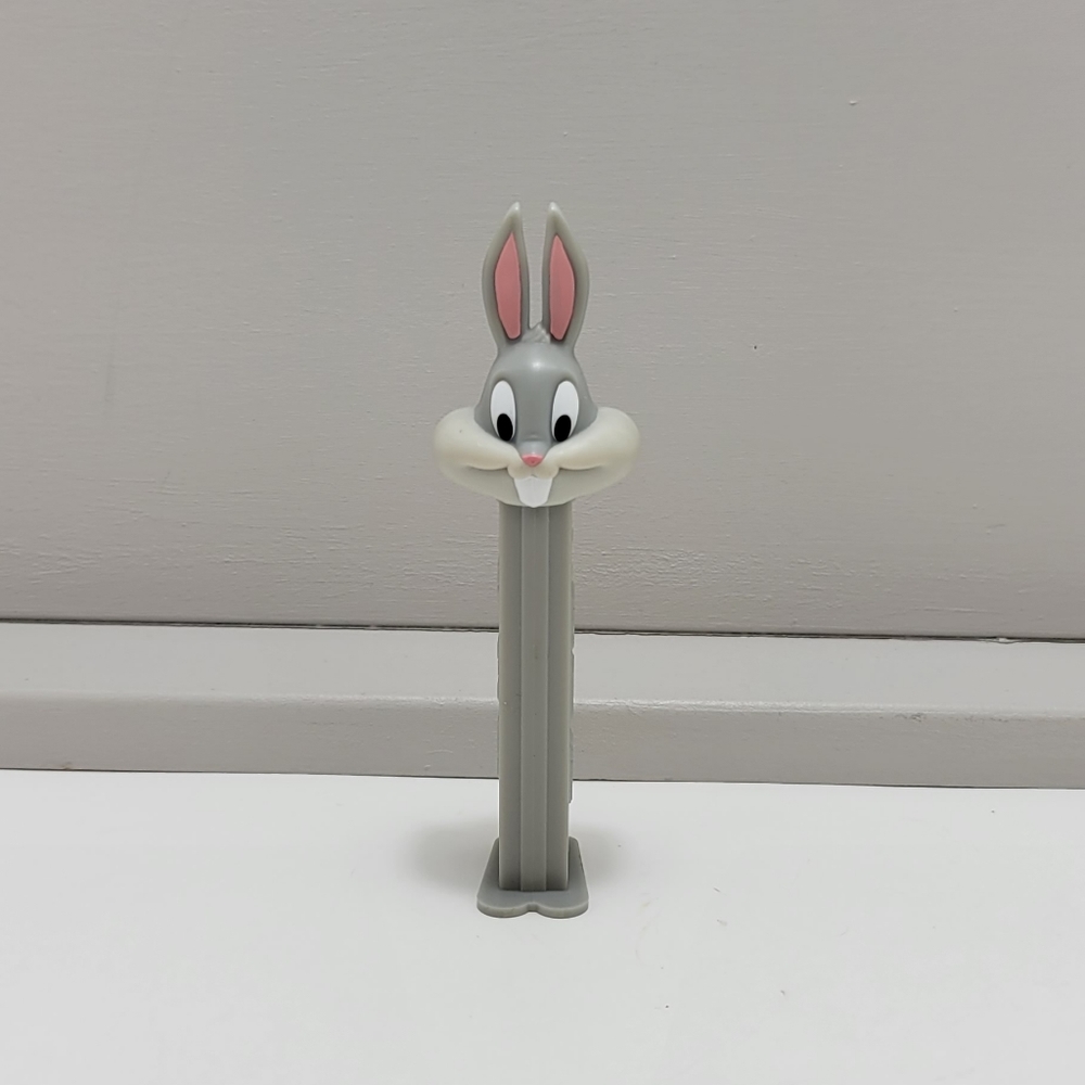Looney tunes Bugs bunny pez dispenser